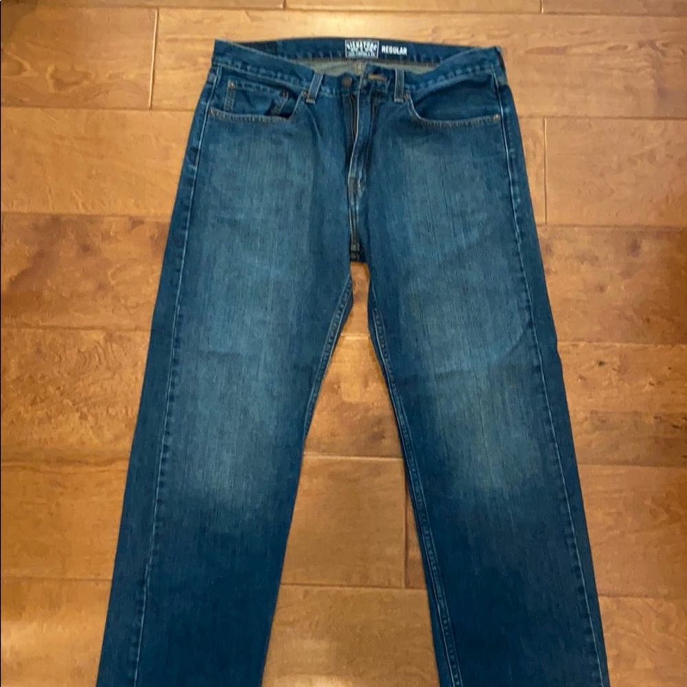 Signature Levi Strauss jeans. Relax fit.